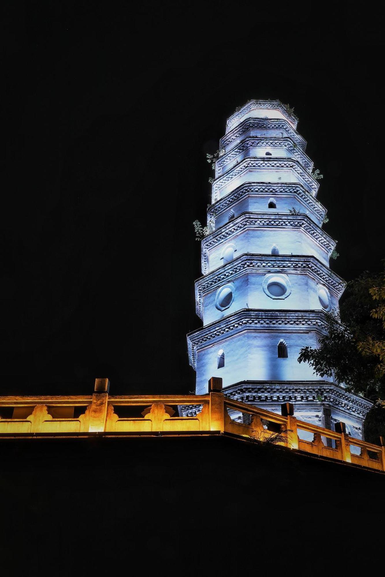 Hotel Crowne Plaza Yibin By Ihg Esterno foto
